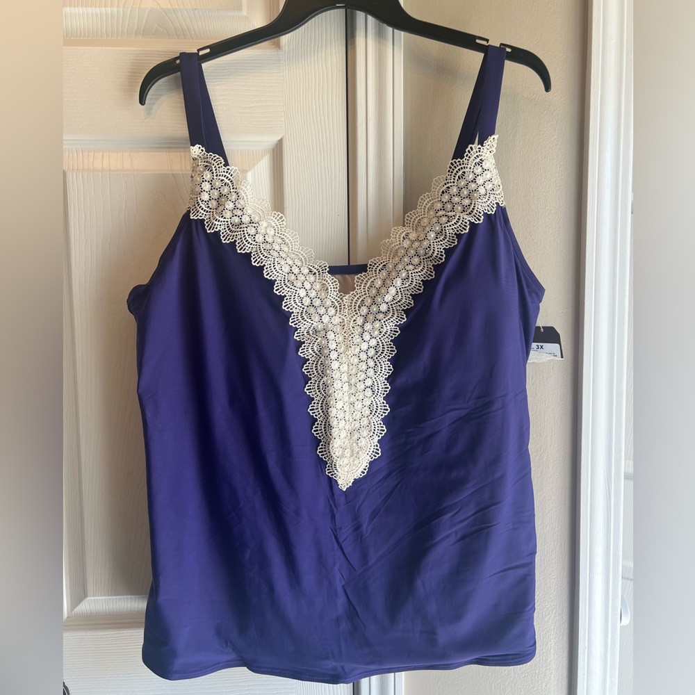 ⭐️NEW WITH TAGS⭐️ Women’s plus size swimsuit top size 3X